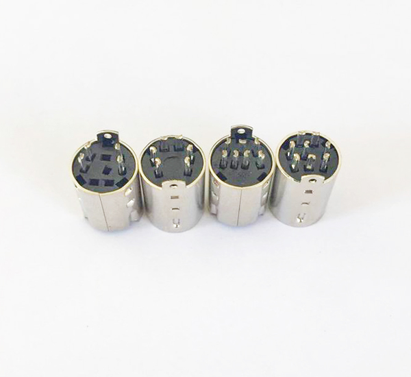 DIN插头特点主要体现在哪几个方面？